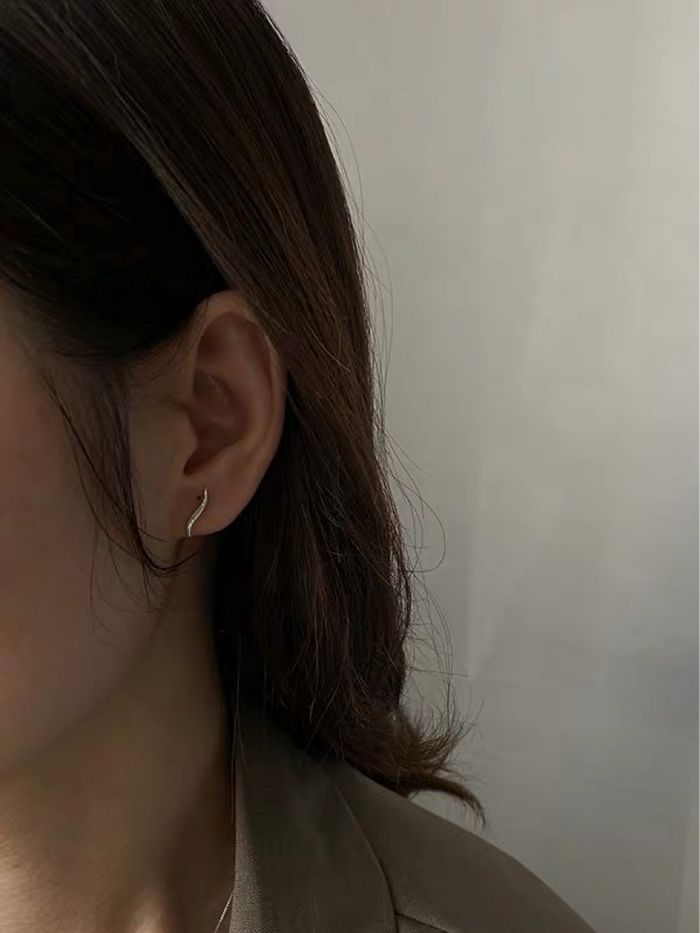 SKYLA SILVER EAR STUDS