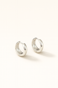 Chloe Tiny Hoops