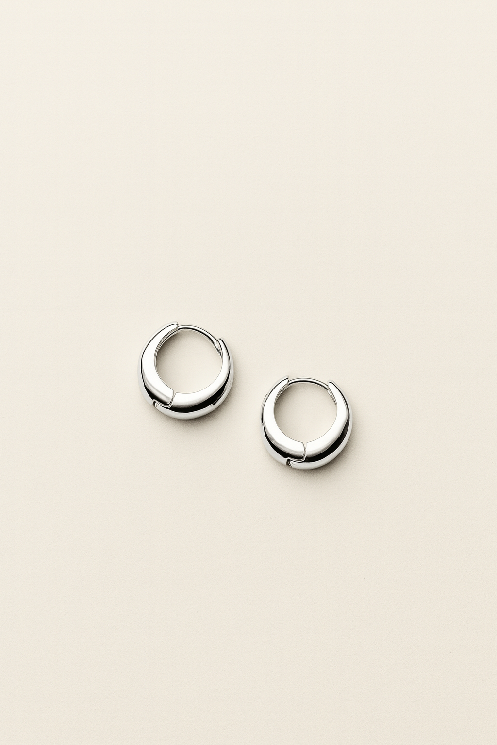 Chloe Tiny Hoops