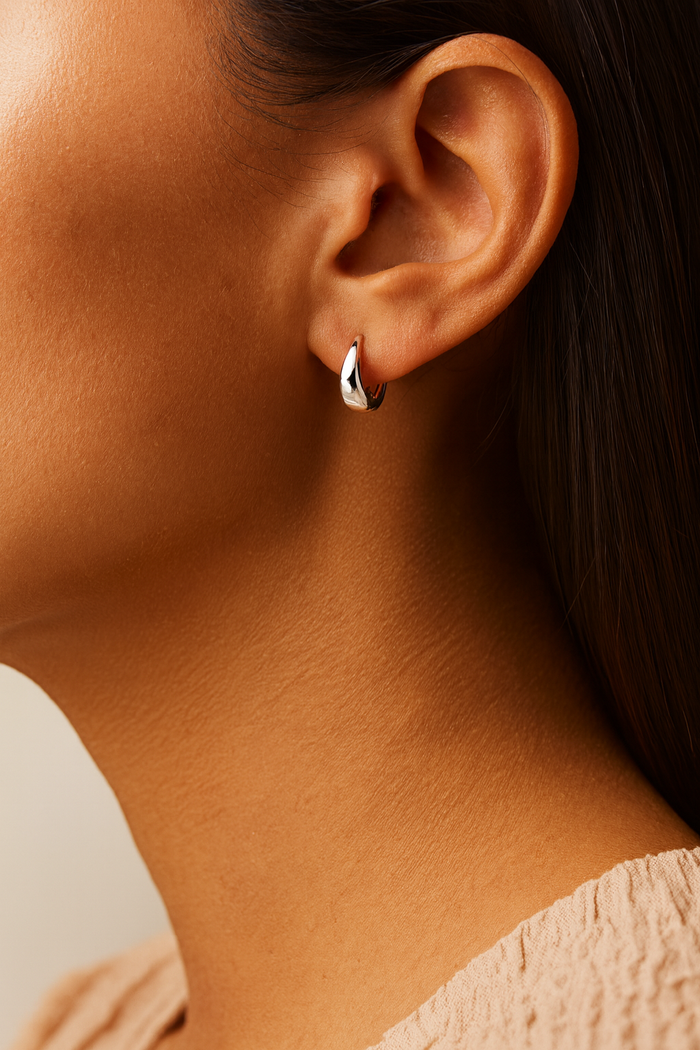 Chloe Tiny Hoops
