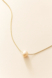FIONA PEARL NECKLACE