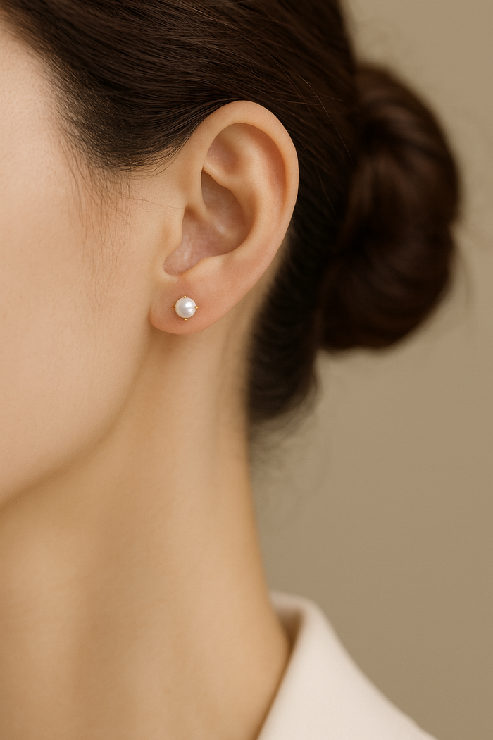 LAUREN CROWNED PEARL STUDS