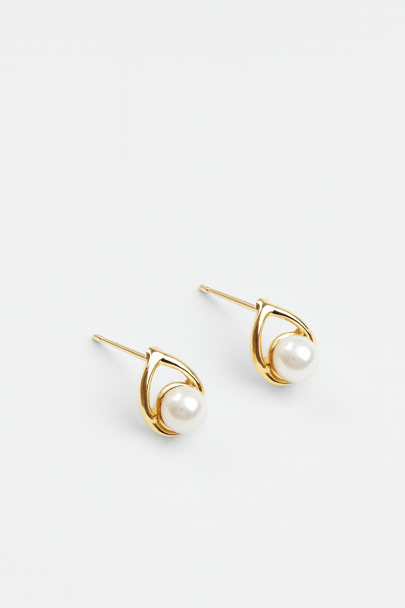 MARGOT PEARL STUDS