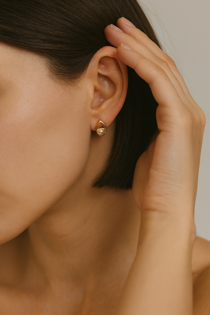 MARGOT PEARL STUDS