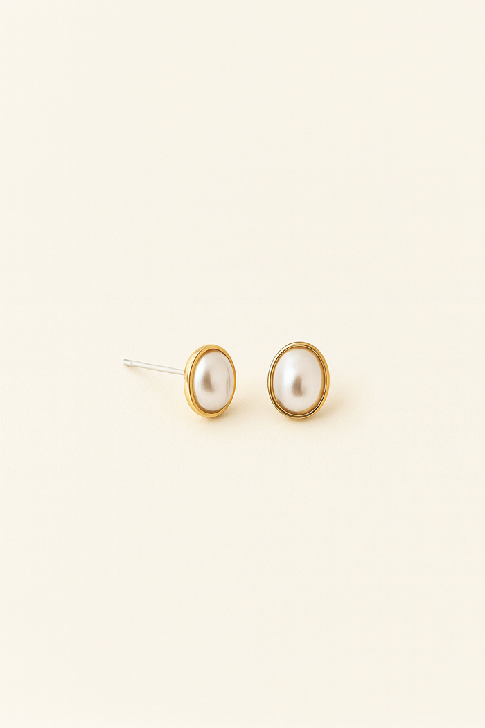 OLIVIA PEARL STUDS