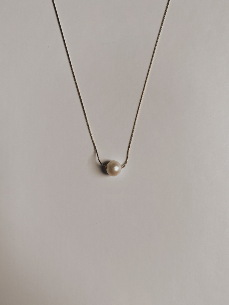 FIONA PEARL NECKLACE